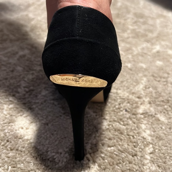 Suede Black Pumps - Picture 4 of 7